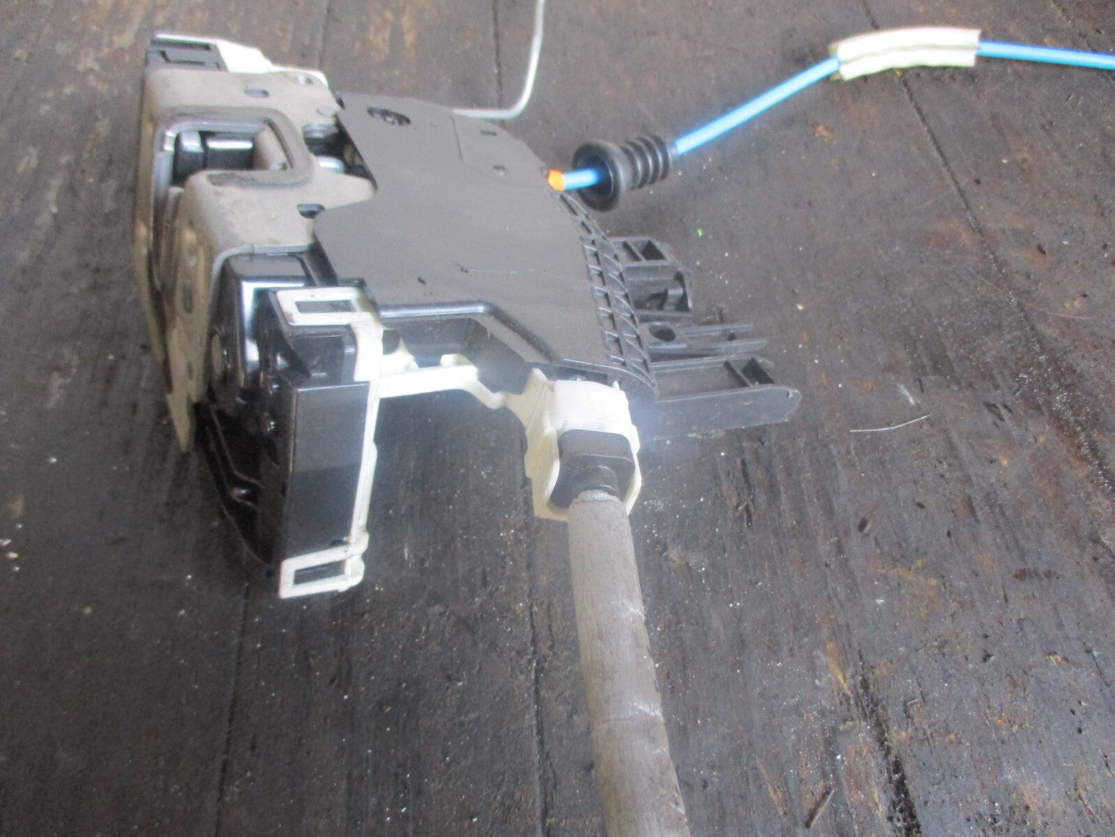 MERCEDES A CLASS 2014  NSF PASSENGER SIDE FRONT DOOR LOCK MECHANISM A0997202301