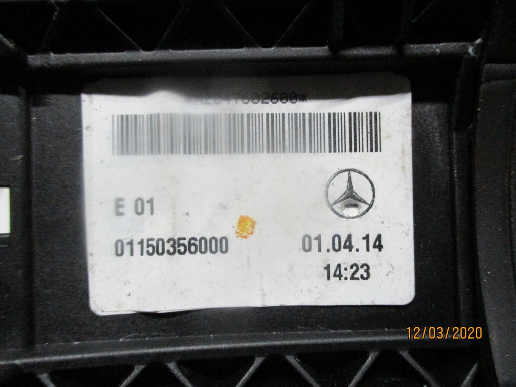 MERCEDES GLA 2014 X156 OSF DRIVER FRONT DOOR HANDLE MOUNT BRACKET A2047602600