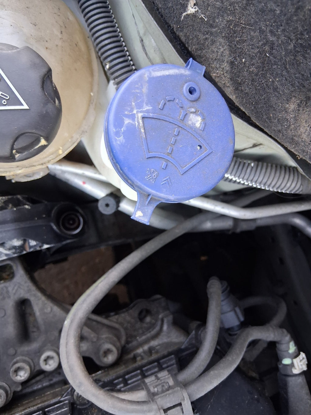 2014 PEUGEOT 208 1.2 PETROL FRONT WINDSCREEN WINDOW WASHER BOTTLE RESERVOIR