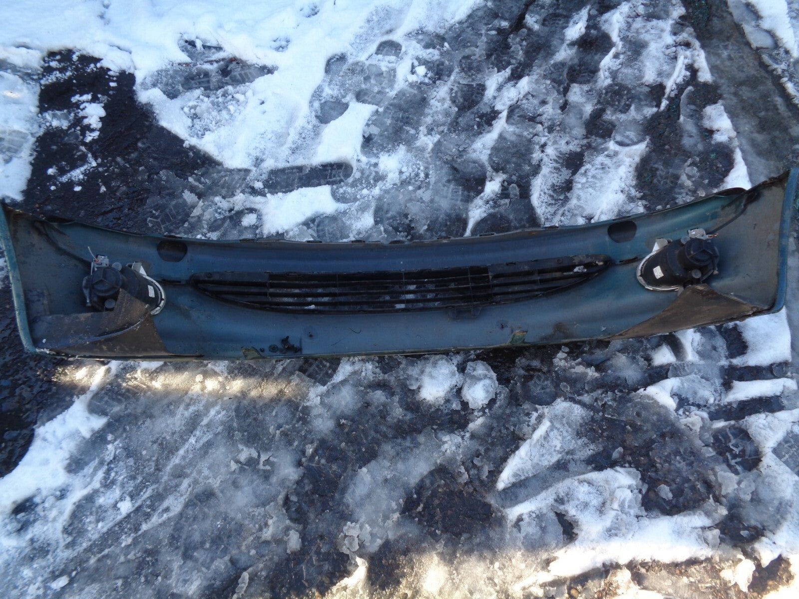 PEUGEOT 206 2001 COMPLETE FRONT BUMPER IN GREEN