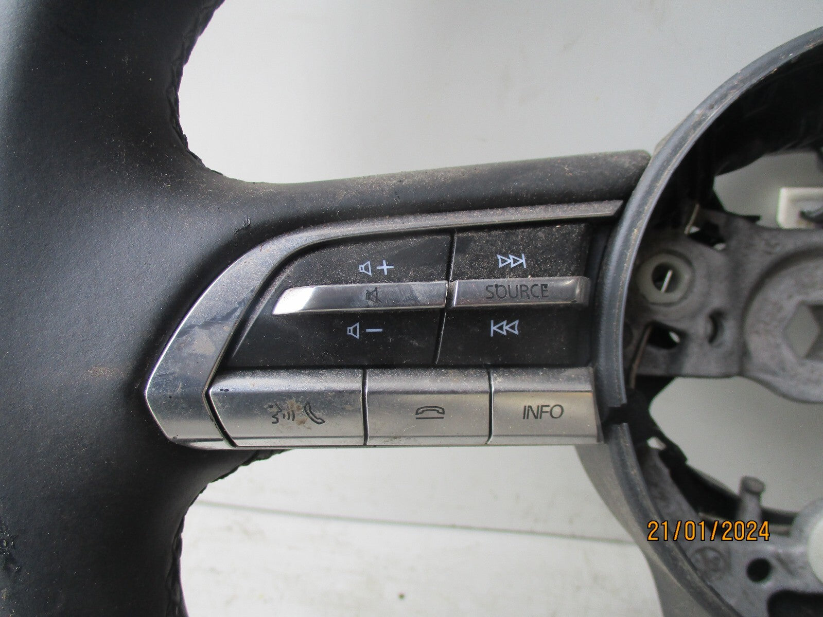 MAZDA 3 MK4 2020 MULTIFUNCTION LEATHER STEERING WHEEL CONTROLS