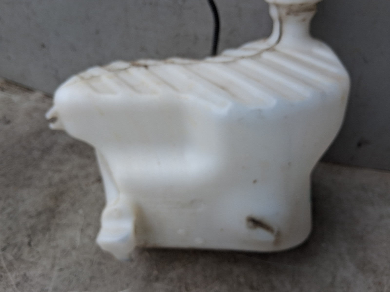 2023 RENAULT MASTER MK3 FRONT WINDSCREEN WASHER BOTTLE RESERVOIR 2891000028R