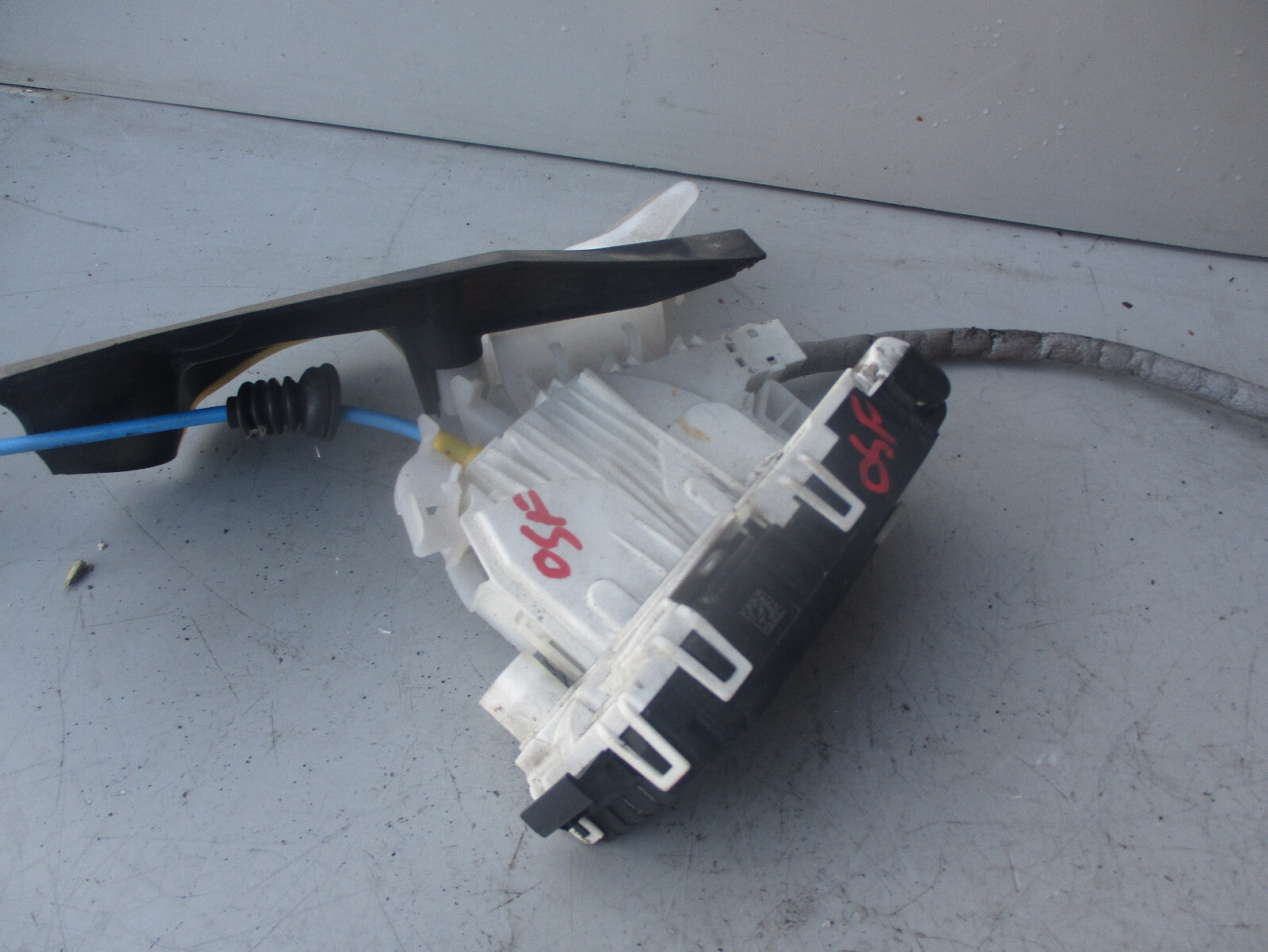 MERCEDES BENZ 2014 W212 OSF DRIVER SIDE FRONT DOOR LOCK MECHANISM A0997200635