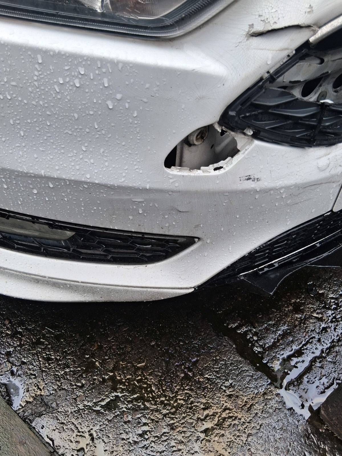 2017 FORD FOCUS MK3 ST LINE COMPLETE FRONT BUMPER WITH FOG GRILL BADGE GRILLE