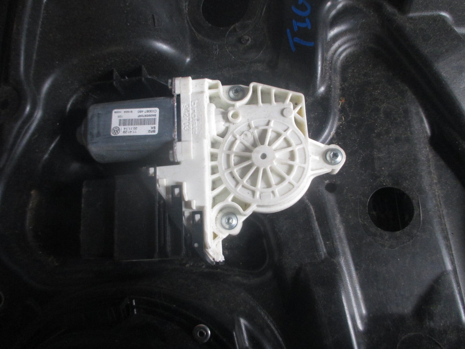 VW TIGUAN 2014  OSR DRIVER SIDE REAR WINDOW REGULATOR & MOTOR 5N0959704F