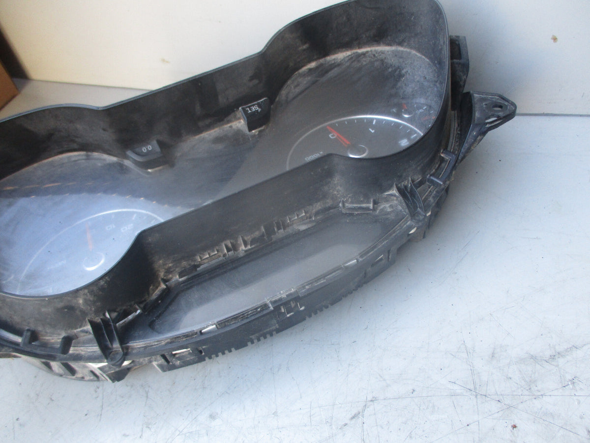 AUDI A4 B8 2013 2.0 DIESEL INSTRUMENT CLUSTER SPEEDOMETER 8K0920983G