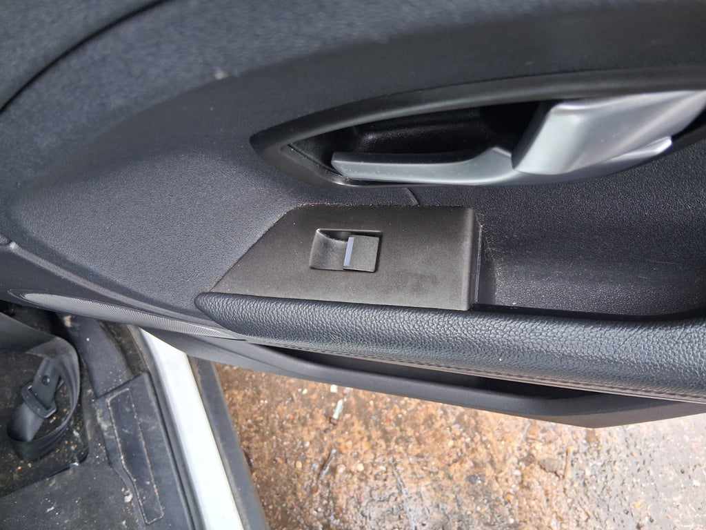 2015 RANGE ROVER EVOQUE L538 OSR DRIVER SIDE REAR RIGHT WINDOW CONTROL SWITCH
