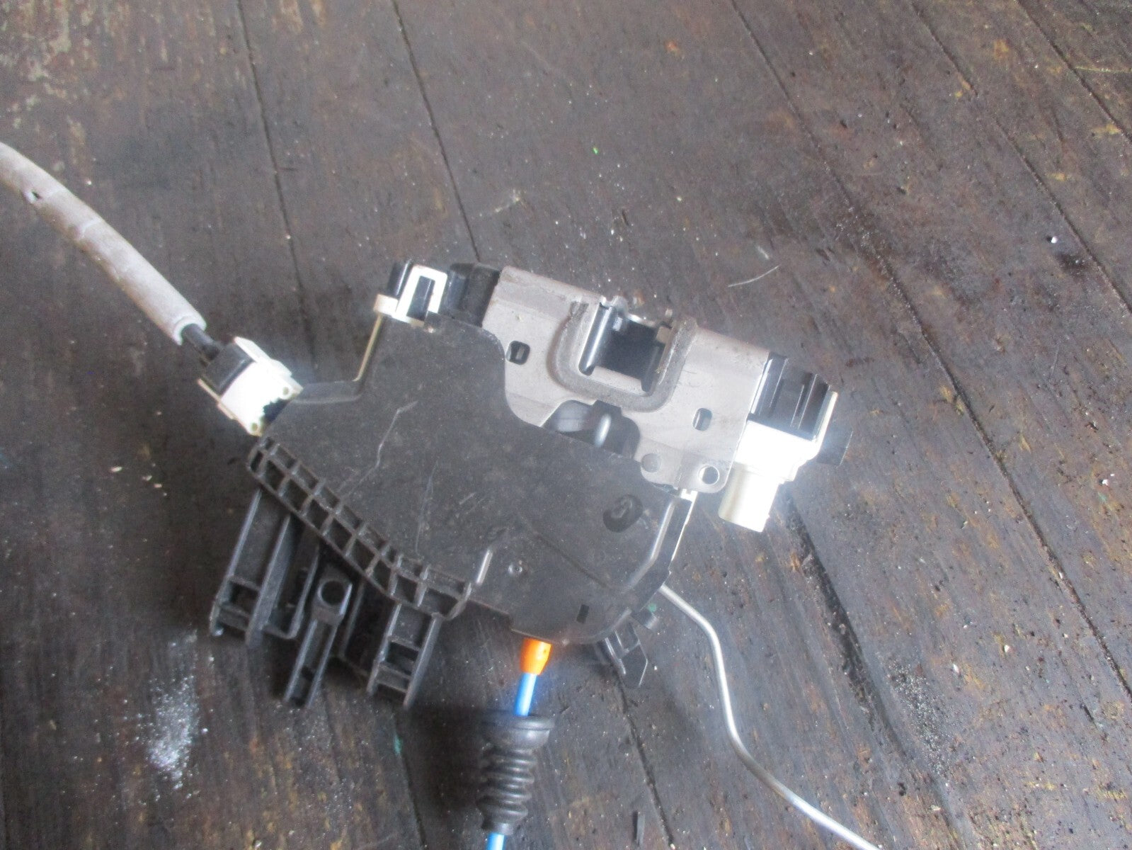 MERCEDES A CLASS 2014  NSF PASSENGER SIDE FRONT DOOR LOCK MECHANISM A0997202301