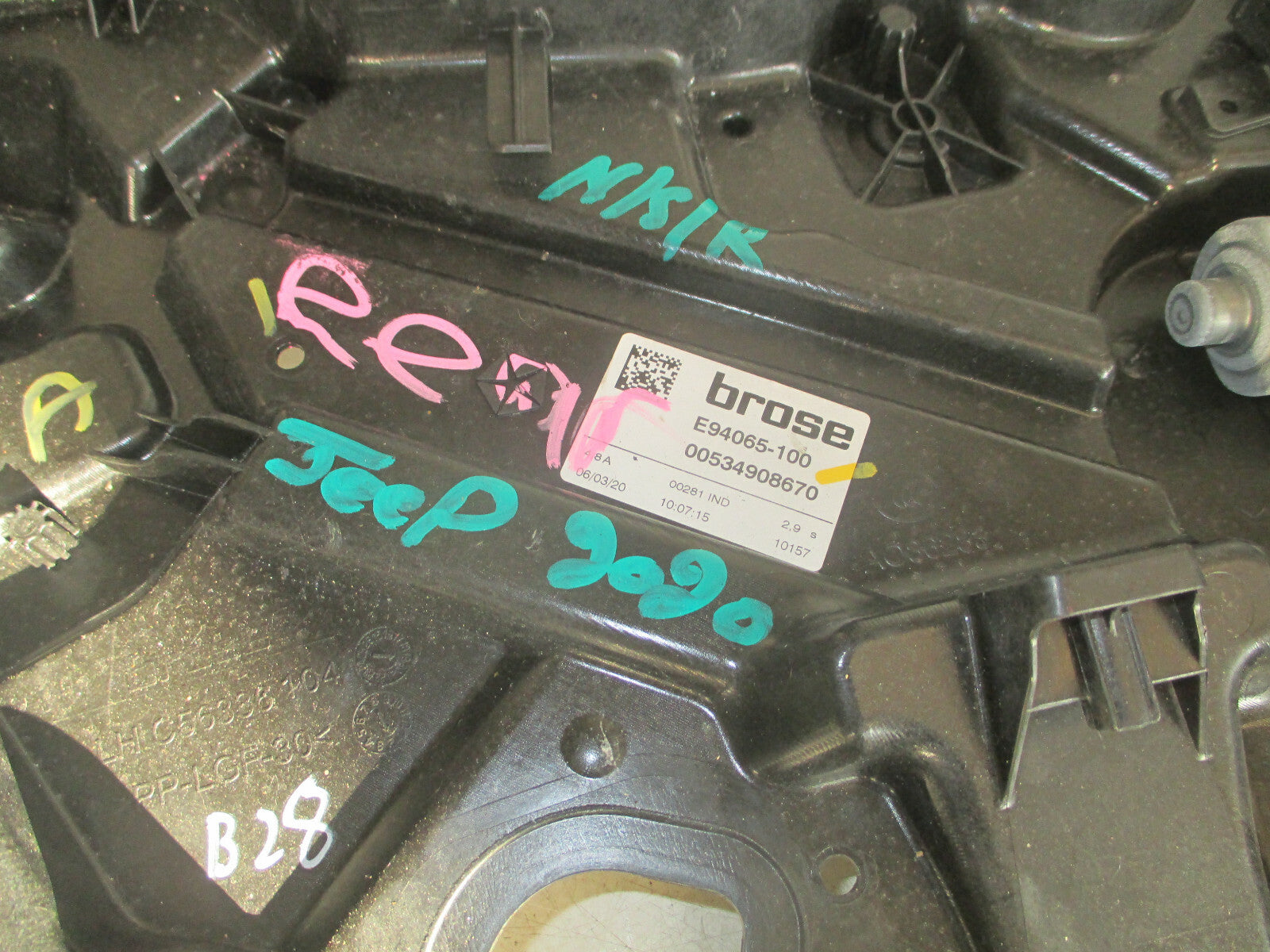 JEEP COMPASS 2020 NSR PASSENGER SIDE REAR LIFTING MECHANISM SPEAKER