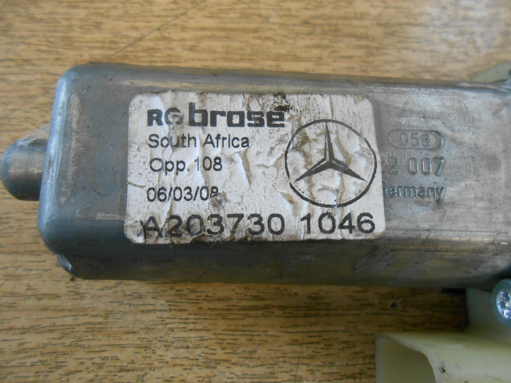 MERCEDES C CLASS W203 2003 OSR DRIVER SIDE REAR WINDOW MOTOR A2037301046