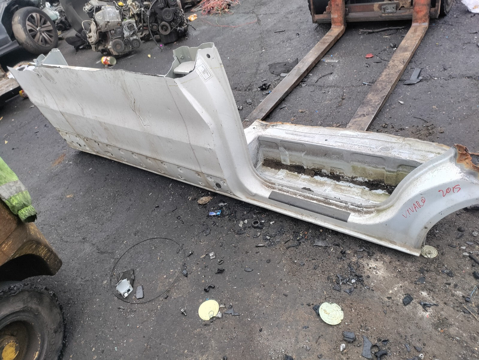 VAUXHALL VIVARO B MK2 TRAFIC 2015 OSR DRIVER SIDE REAR SILL QUARTER PANEL WHITE