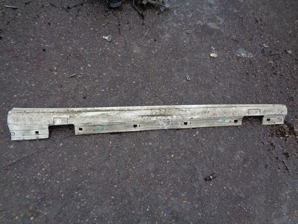 MERCEDES A CLASS A180 2017 5 DOOR OS DRIVER SIDE SKIRT PLASTIC TRIM WHITE DAMAGE