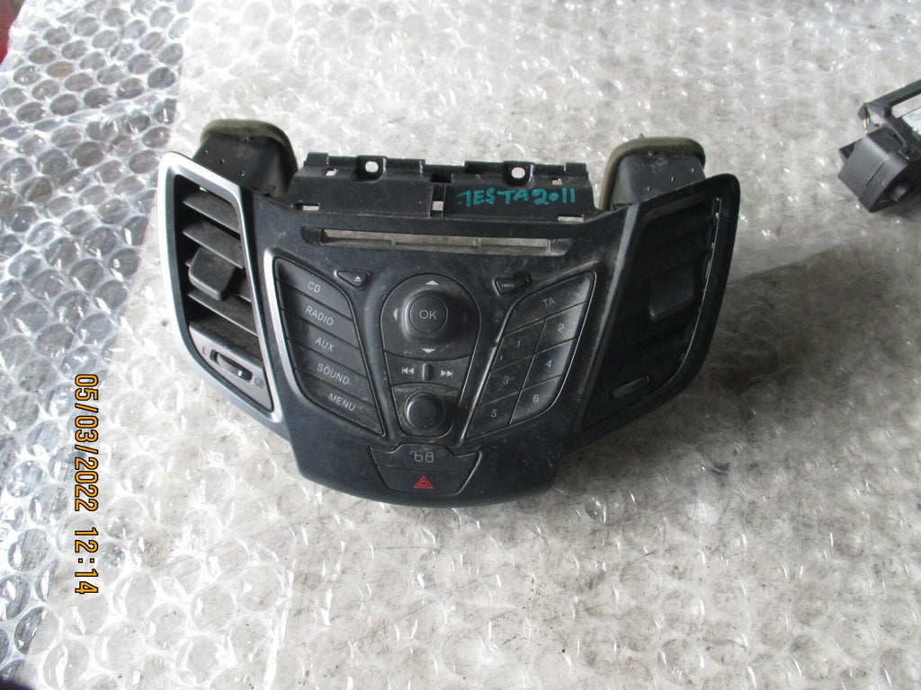 FORD FIESTA 2011 MK7 CENTRE DASH STEREO SYSTEM AND AIR VENTS 8A61T18K811