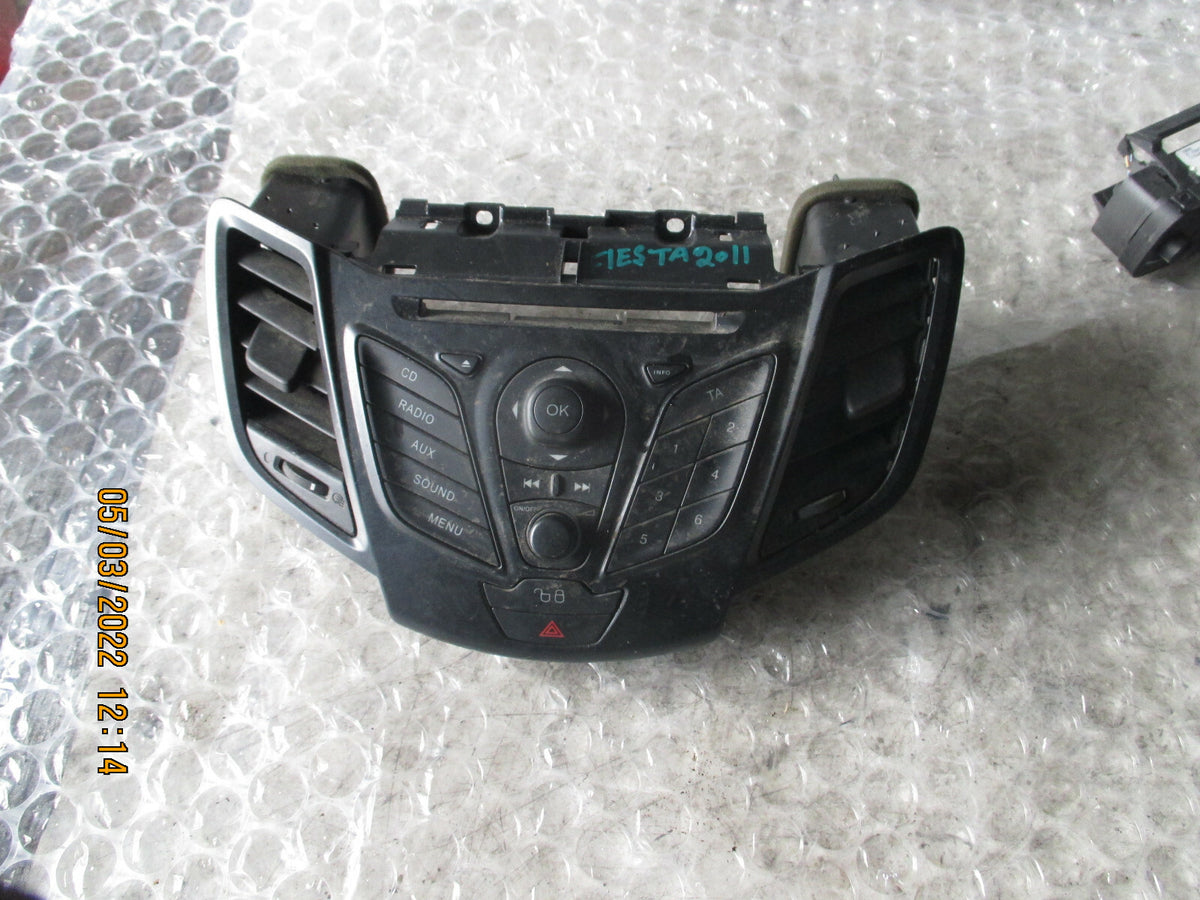 FORD FIESTA 2011 MK7 CENTRE DASH STEREO SYSTEM AND AIR VENTS 8A61T18K811