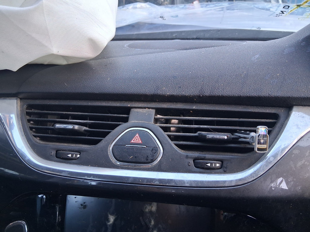 2016 VAUXHALL CORSA E FRONT CENTER DASHBOARD BOTH AIR VENTS WITH HAZARD SWITCH