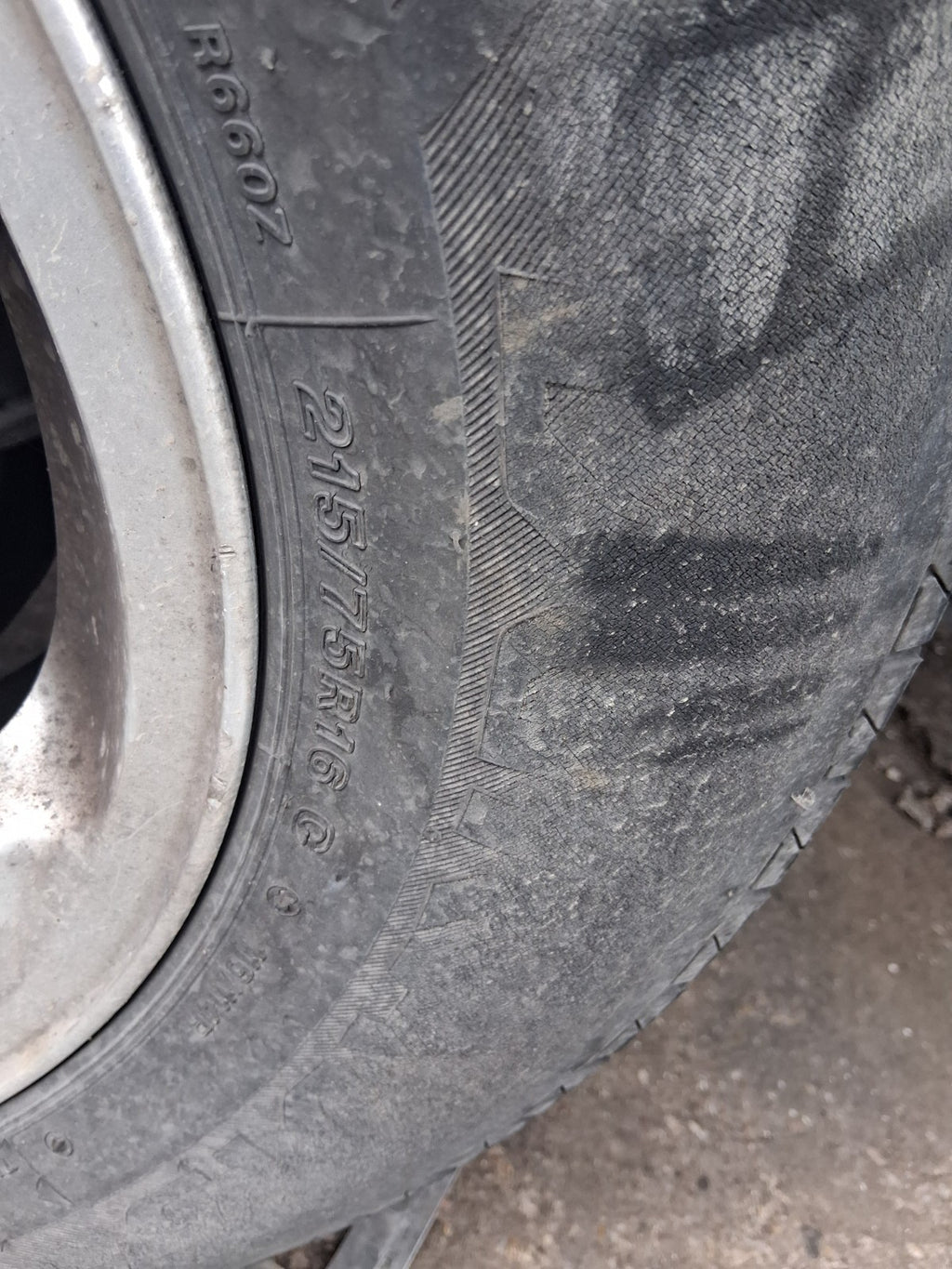 2020 SAIC LDV V80 16 INCH ALLOY WHEEL WITH TYRE 215/75R16