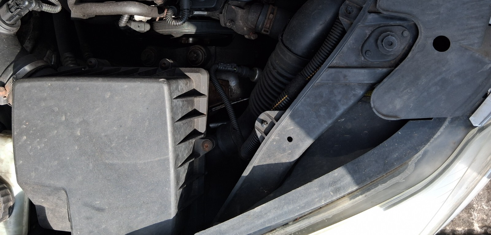 2009 VAUXHALL CORSA D AIR FILTER BOX HOUSING