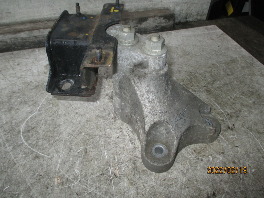FORD FIESTA MK8 2019 NS PASSENGER SIDE FRONT ENGINE MOUNT cv217m125ec