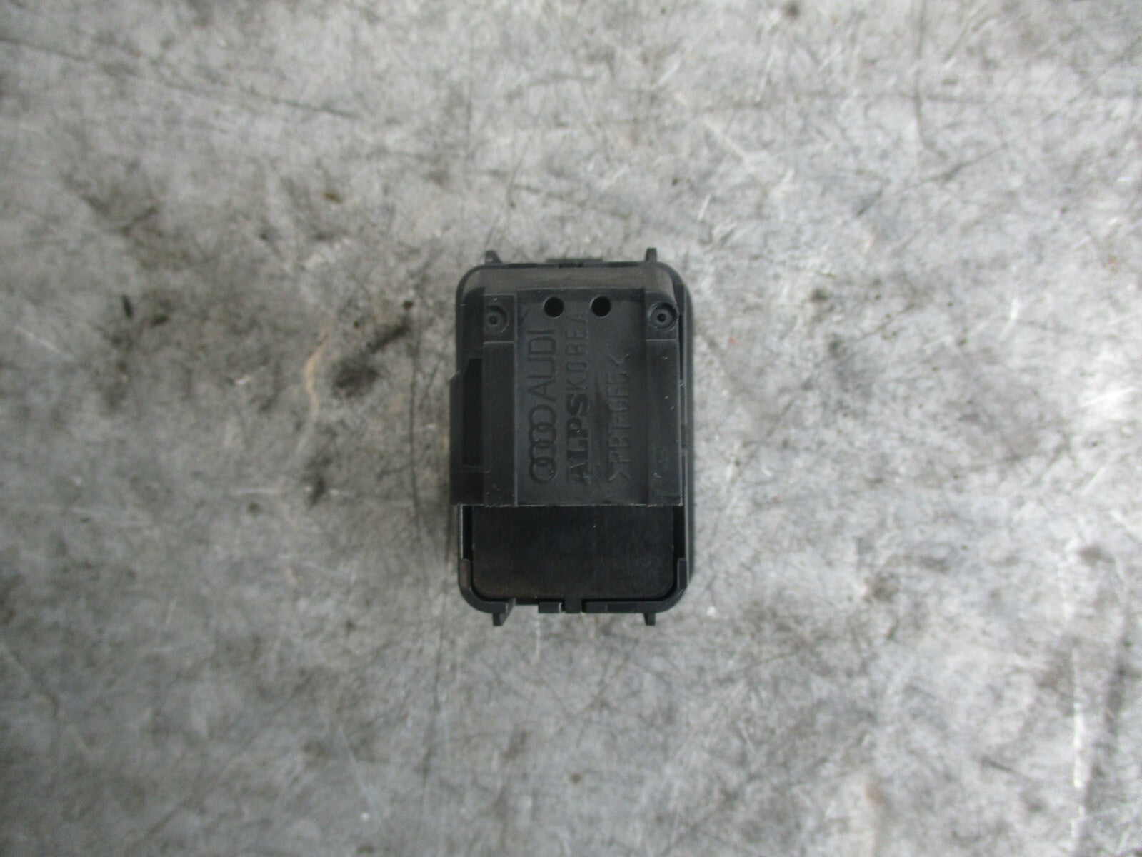 AUDI A3 8V (MK3) ALARM ACTIVATION SWITCH BUTTON 4F0962109B
