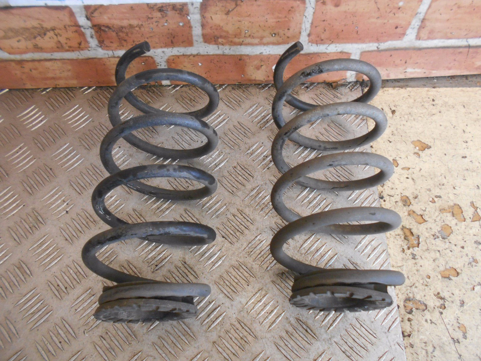 VAUXHALL CORSA E 2017 1.4 REAR COIL SPRINGS X2 AARU