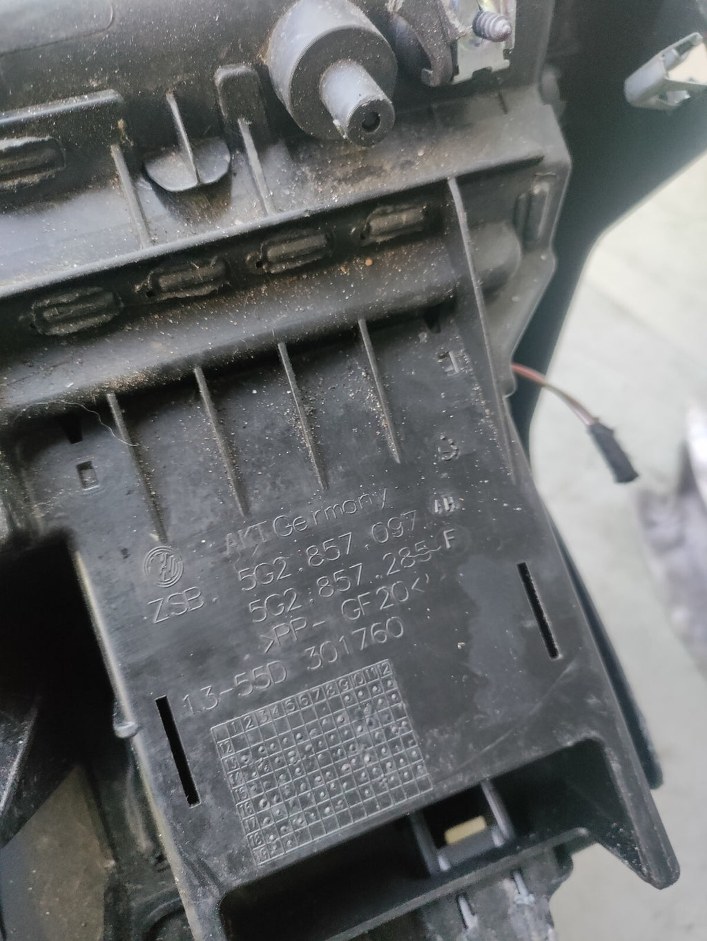 VW VOLKSWAGEN GOLF MK7 2019 PASSENGER SIDE STORAGE GLOVEBOX