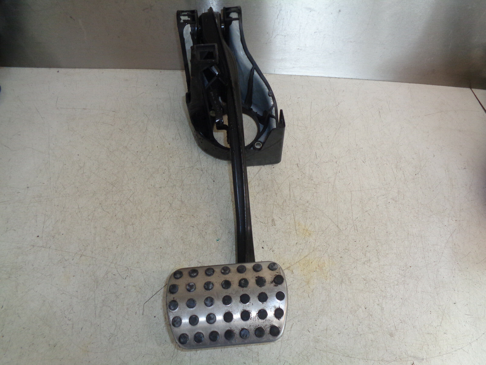 MERCEDES BENZ E CLASS W212 W204 DIESEL BRAKE PEDAL A2042902301