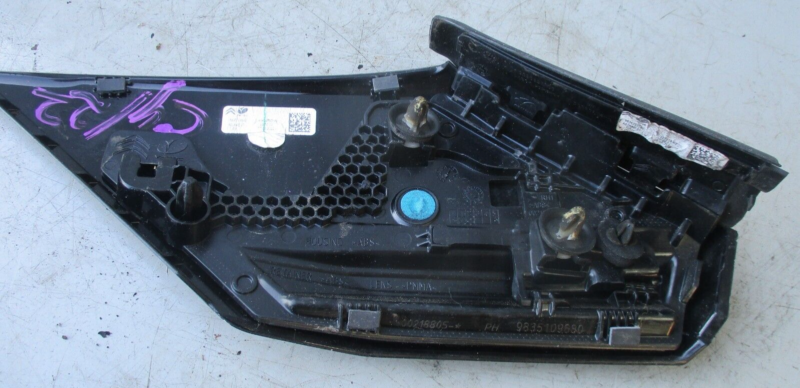 CITROEN C4 MK3 2022 OSR DRIVER SIDE REAR INNER BOOTLID TAIL LIGHT 9835109680