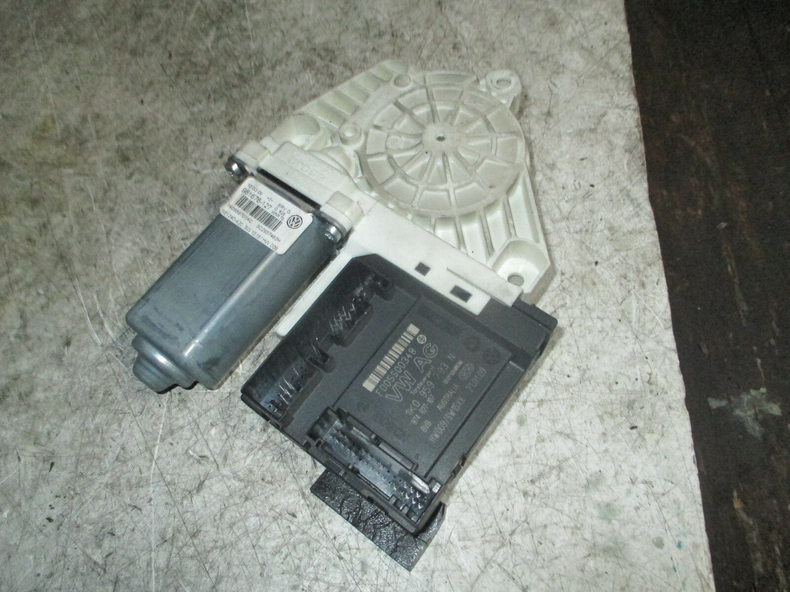 VW VOLKSWAGEN PASSAT 2007 OSF DRIVER SIDE FRONT WINDOW MOTOR 1K0959793N