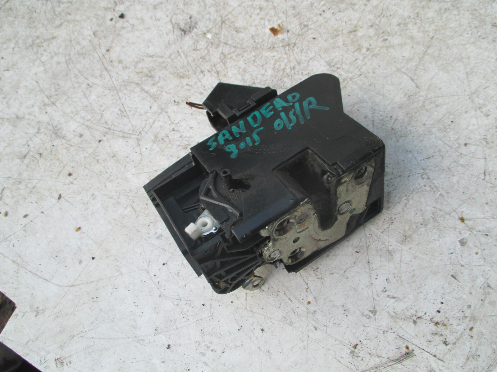 DACIA SANDERO 2015 MK2 OSR DRIVER SIDE REAR DOOR LOCK MECHNAISM