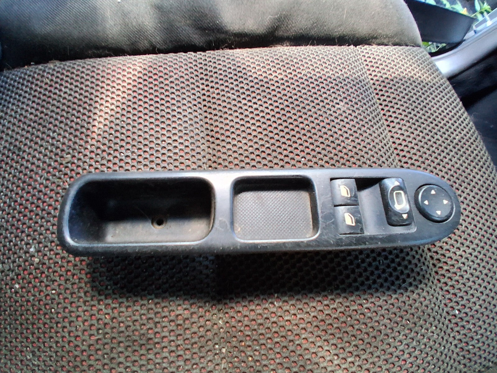 2006 PEUGEOT 307 OSF DRIVER SIDE FRONT RIGHT WINDOW CONTROL SWITCH