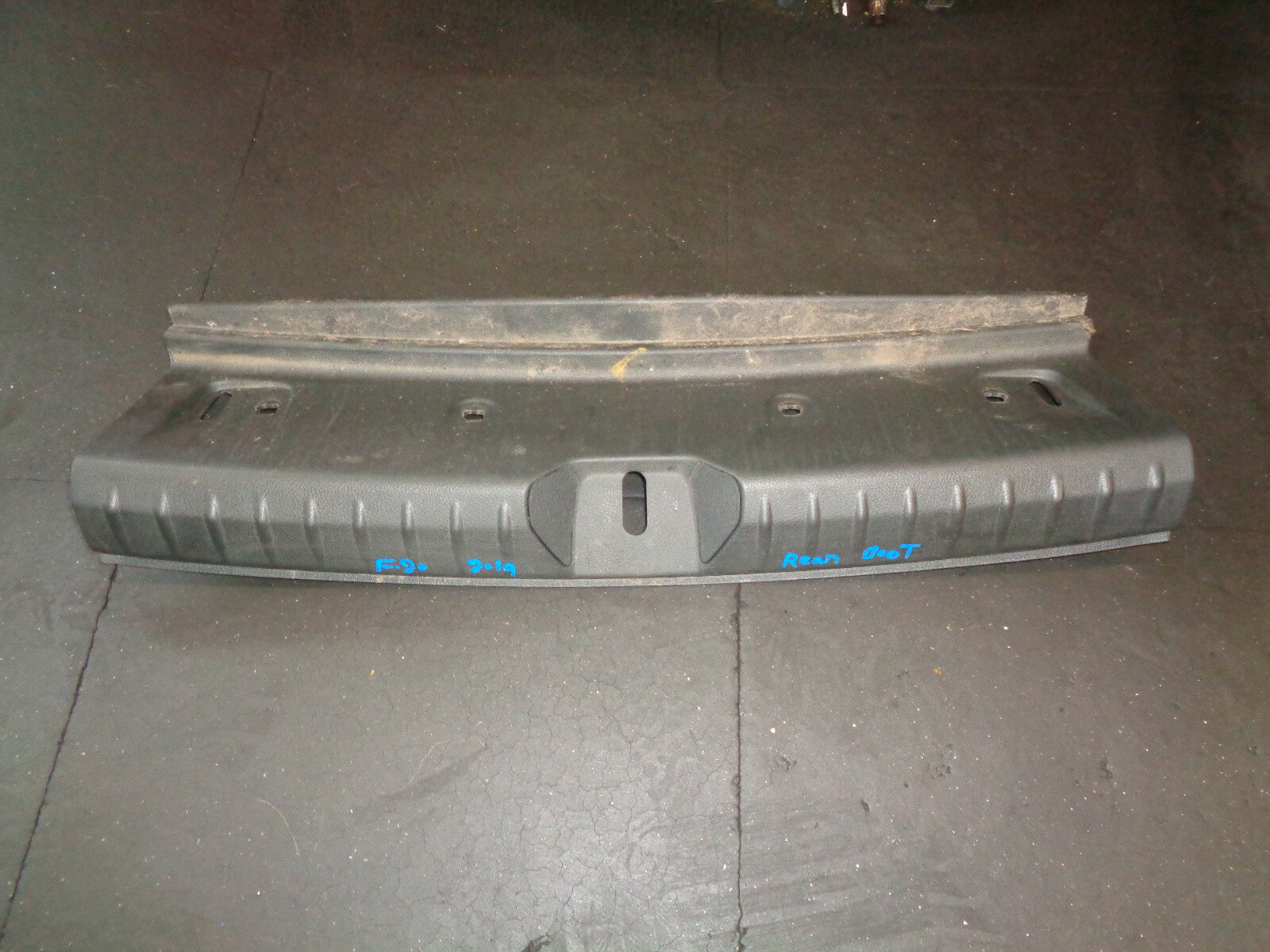 BMW 1 SERIES F20 2019 REAR BOOT LOADING SILL PANEL COVER TRIM 7221871