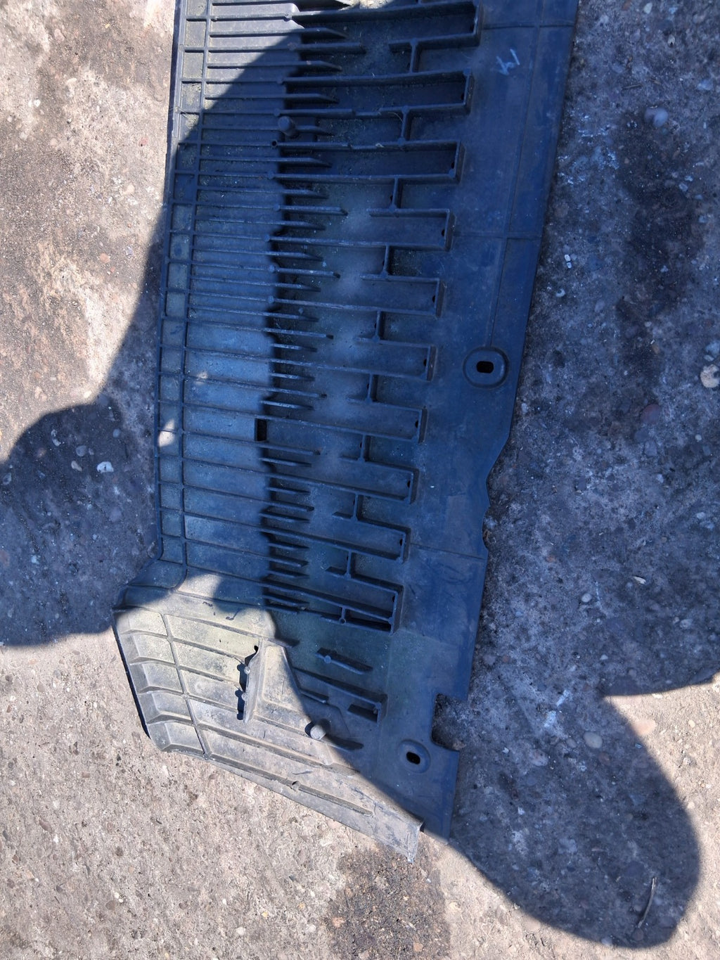 2008 AUDI A4 B8 FRONT BUMPER RADIATOR GRILL 8K0807233