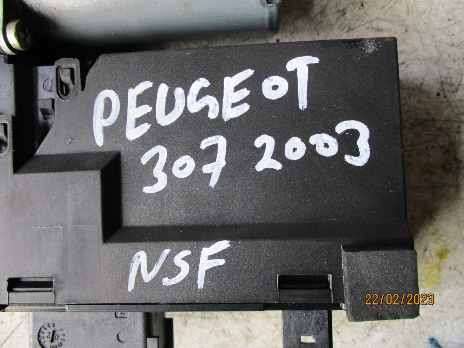 PEUGEOT 307 2003 NSF PASSENGER SIDE FRONT WINDOW MOTOR 9637130780