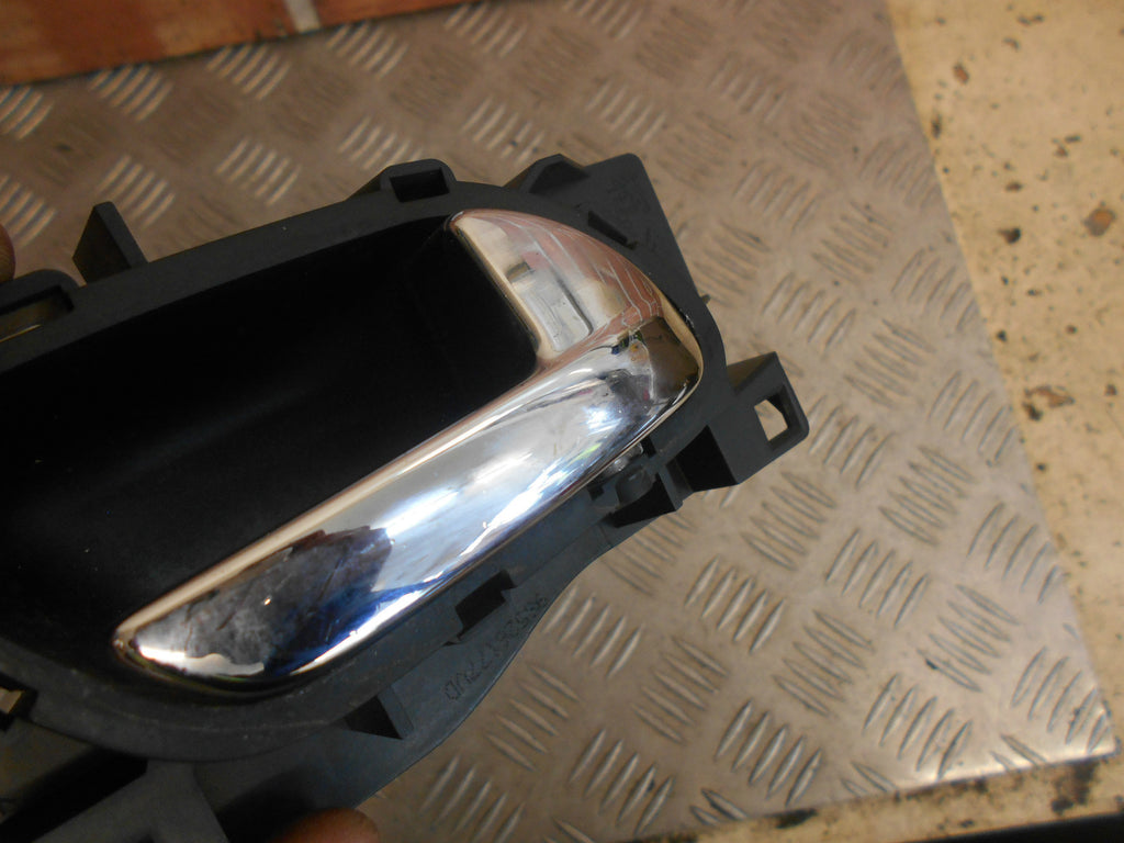 PEUGEOT 407 COUPE 2006 OS DRIVER SIDE INTERIOR DOOR HANDLE 96526177VD