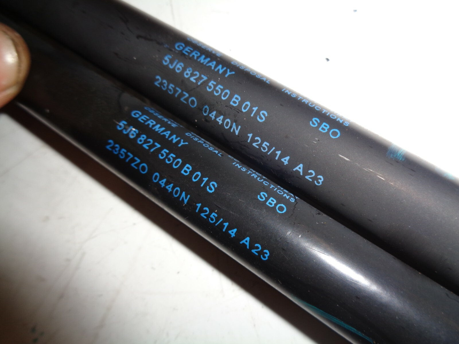 SKODA FABIA 2007-2014 TAILGATE SUPPORT STRUTS 5J6827550B01S