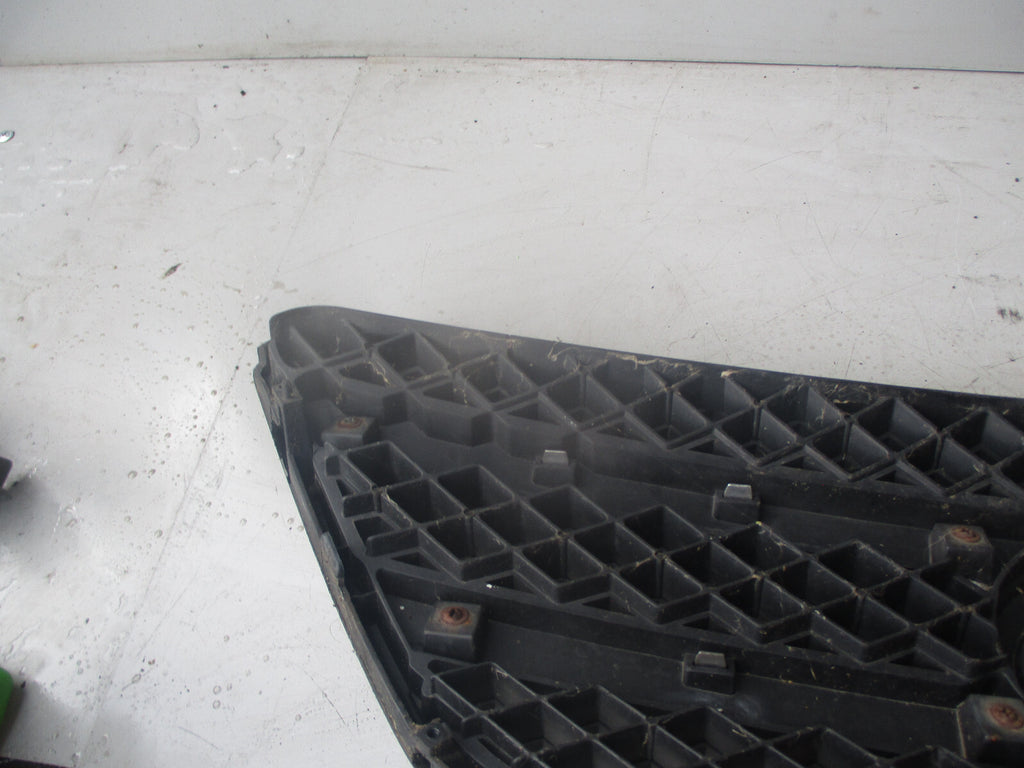 KIA CEED 2008 FRONT CENTRE BUMPER GRILL 863501H000