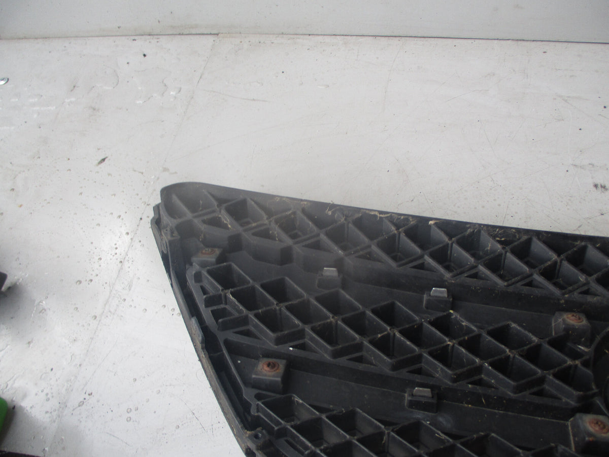 KIA CEED 2008 FRONT CENTRE BUMPER GRILL 863501H000