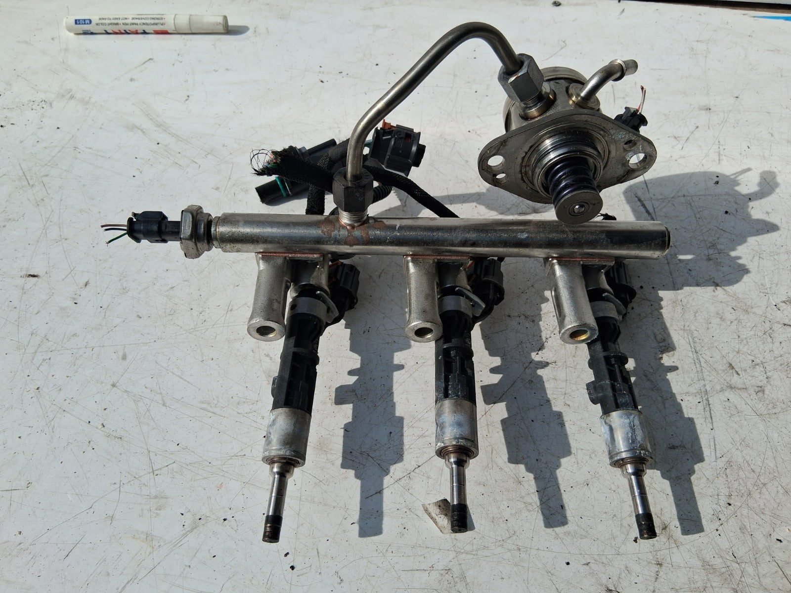 2021 CITROEN C4 MK3 1.2 PETROL INJECTOR FUEL RAIL 9830305880