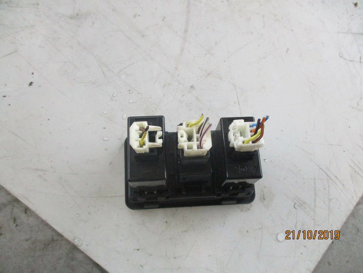 HYUNDAI i20 PB MK1 CENTRE CONSOLE HEADLIGHT CONTROL SWITCHES UNIT