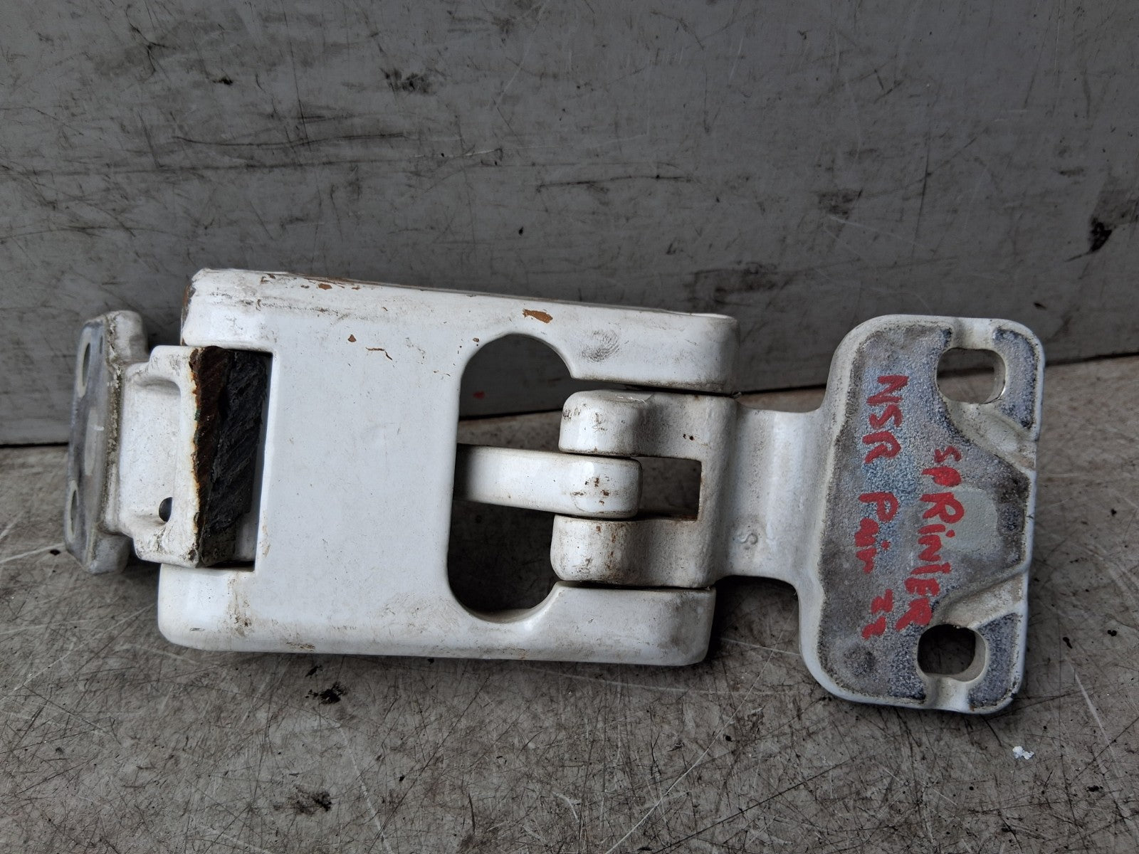 MERCEDES BENZ SPRINTER 2022 W907 NSR PASSENGER REAR DOOR HINGE PAIR A9107408900