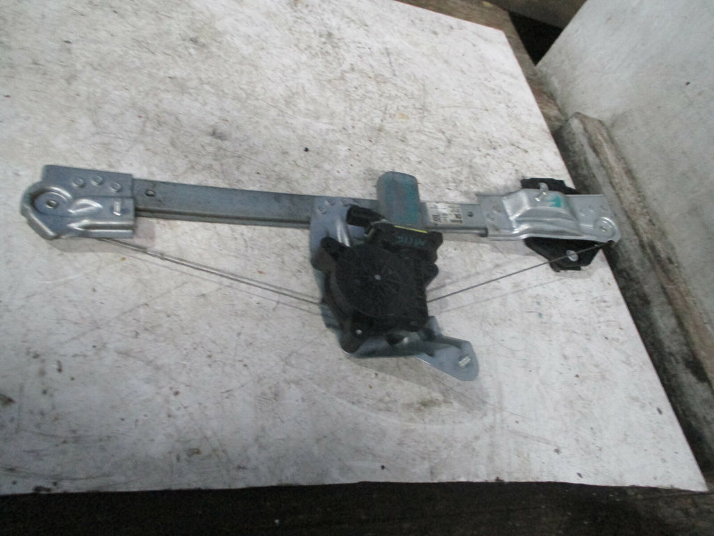DACIA SANDERO 2015 MK2 NSF PASSENGER SIDE FRONT WINDOW REGULATOR MOTOR