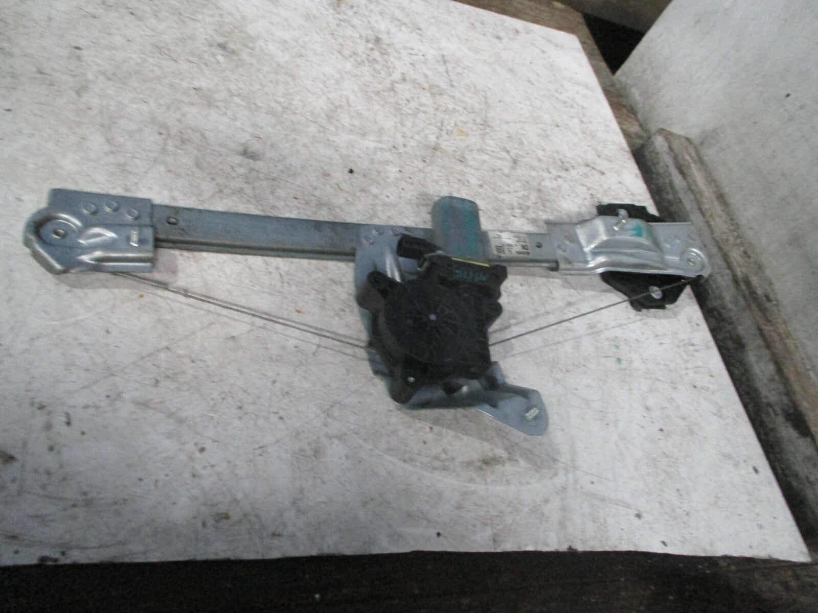 DACIA SANDERO 2015 MK2 NSF PASSENGER SIDE FRONT WINDOW REGULATOR MOTOR