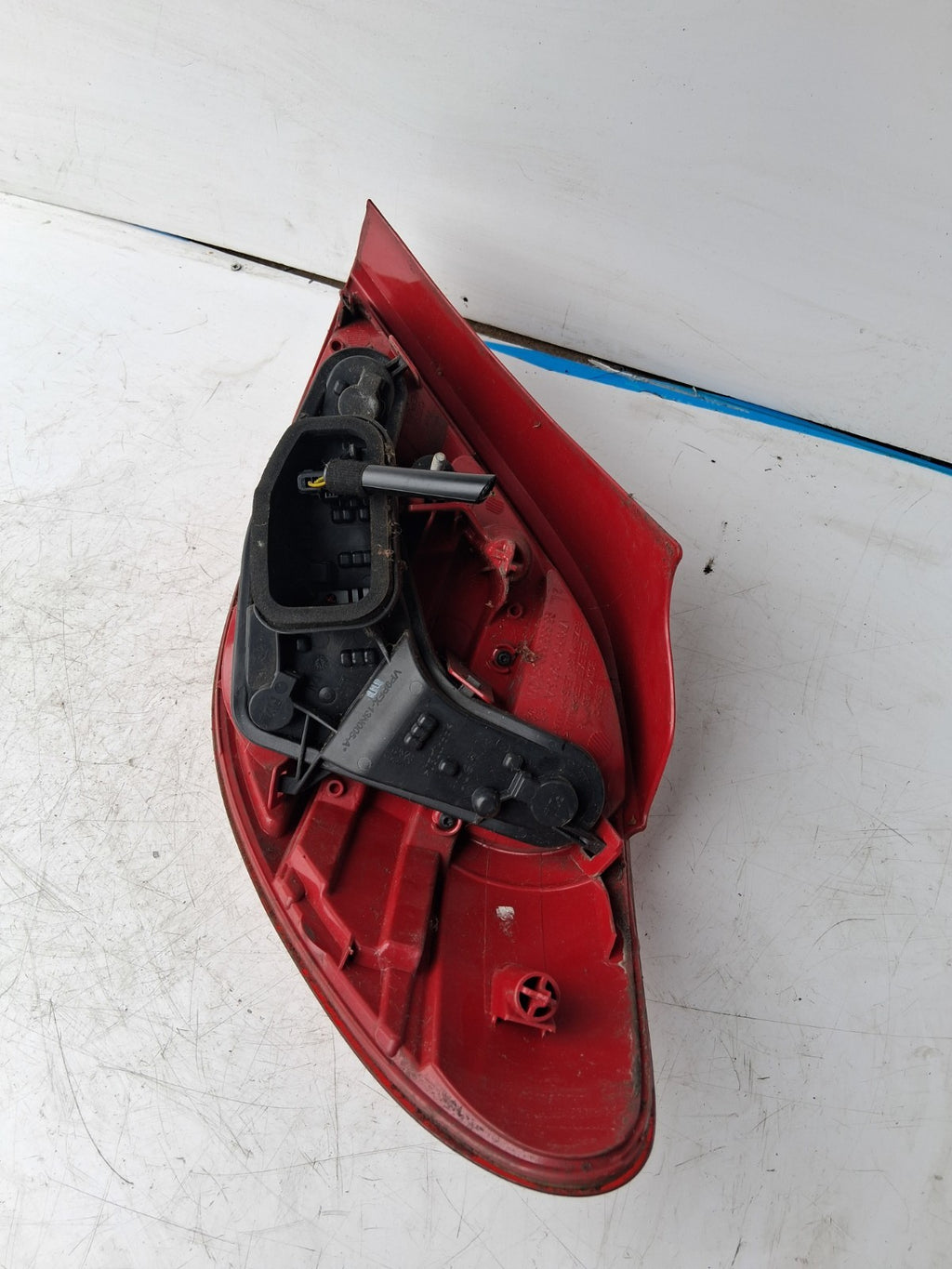 2012 PEUGEOT 207 NSR NEAR LEFT PASSENGER SIDE REAR TAIL LIGHT 9686565980