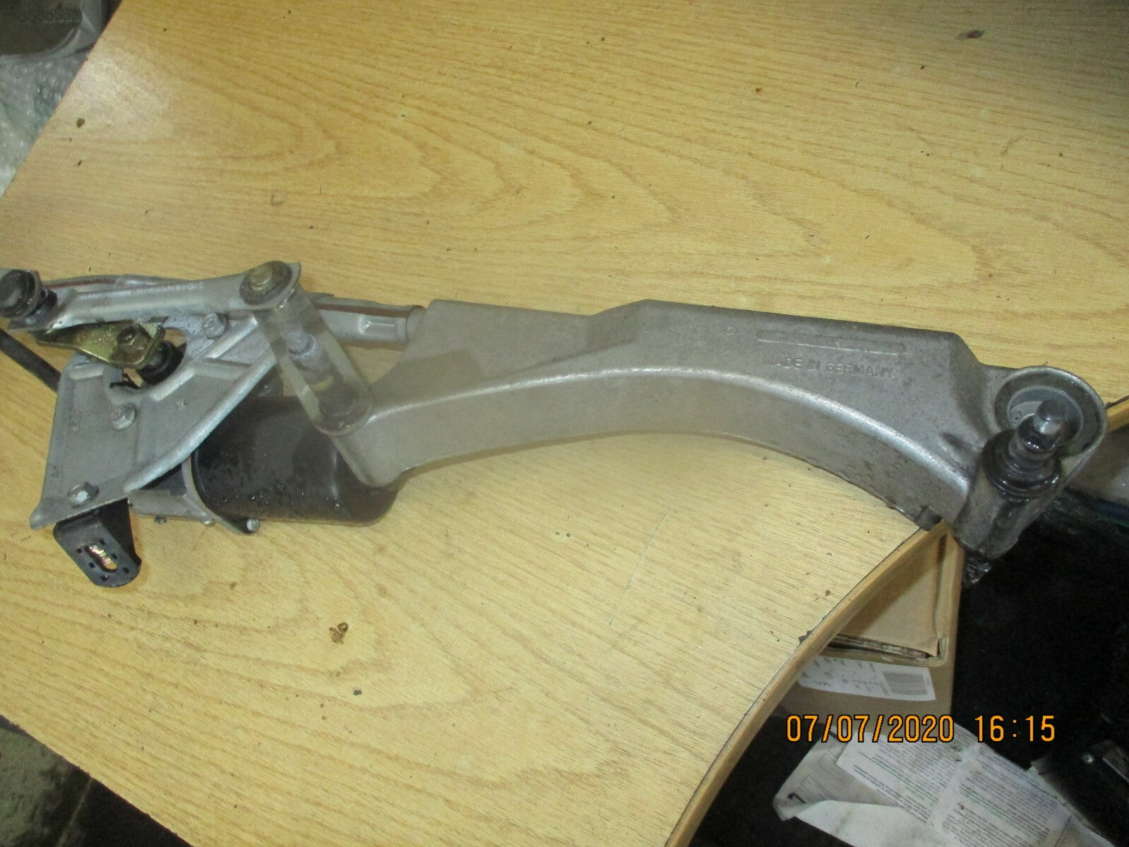 MERCEDES C CLASS FRONT WINDSCREEN WIPER MOTOR WITH LINKAGES 40451712V