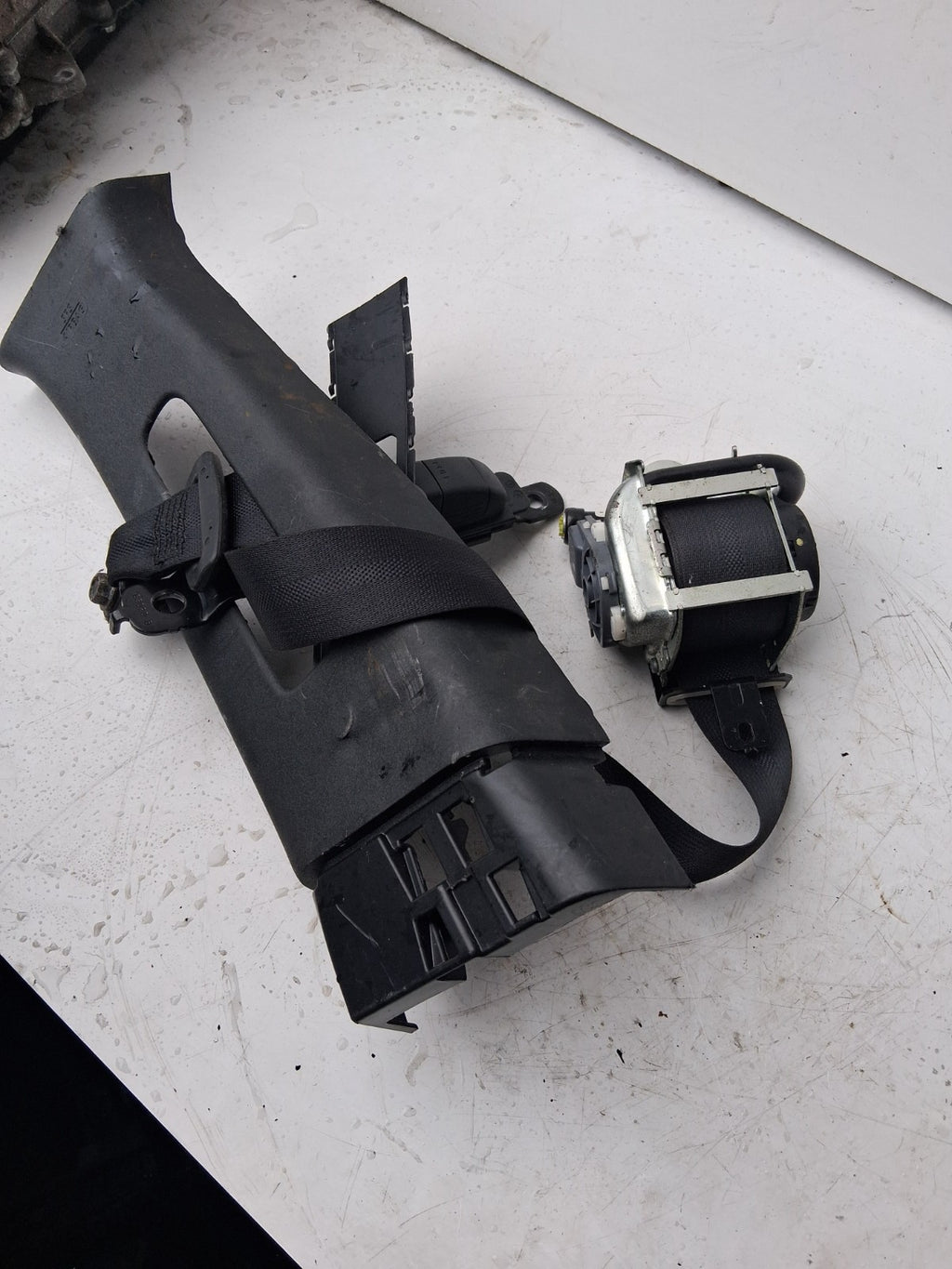 2016 NISSAN JUKE F15 NSF PASSENGER FRONT SEATBELT WITH PLASTIC COVER 617969900A