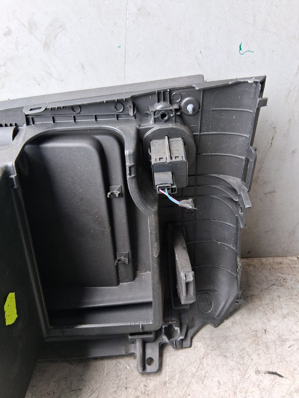2015 VAUXHALL CORSA E DASHBOARD GLOVE BOX STORAGE COMPARTMENT 460029937