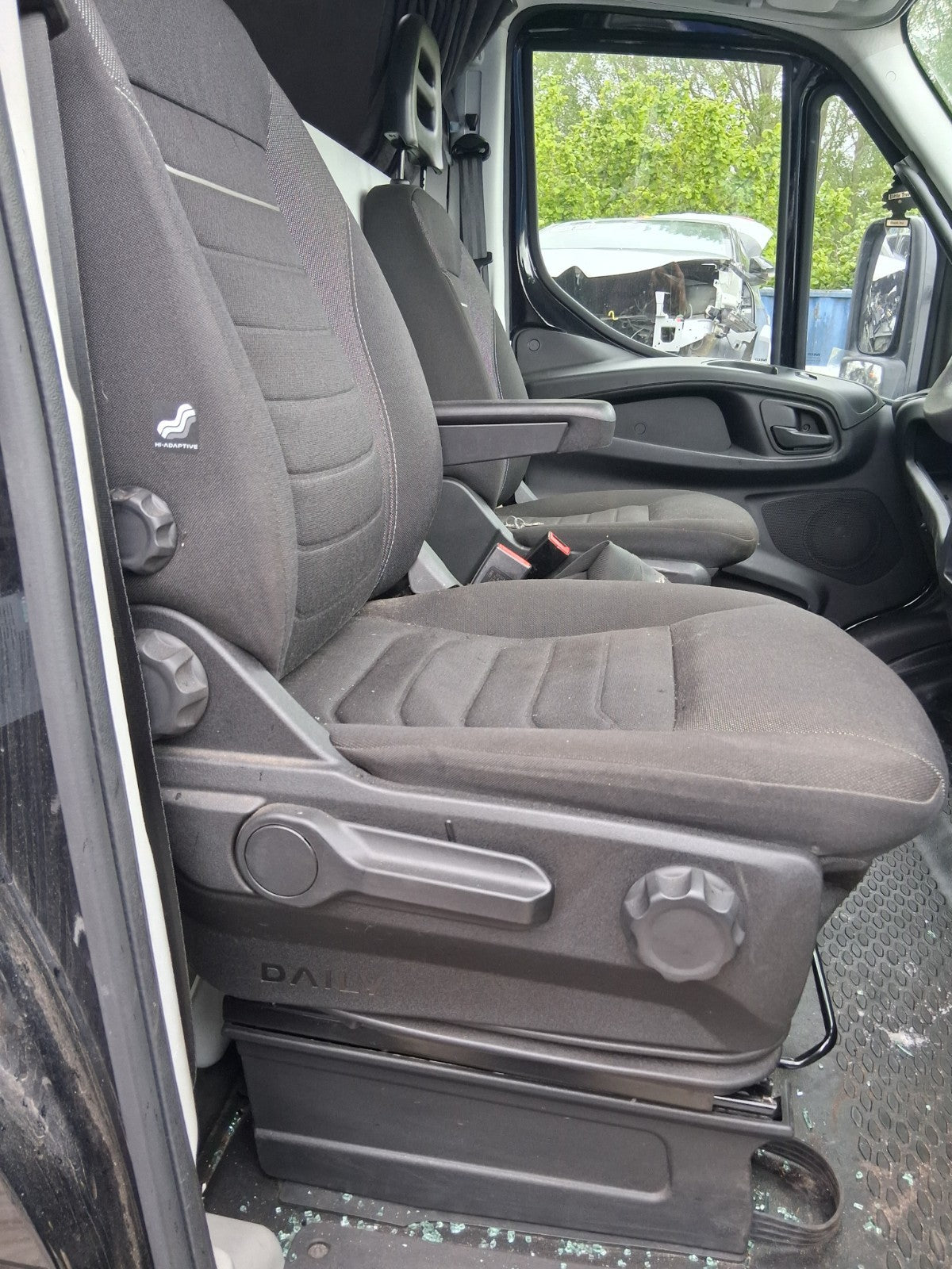 2023 IVECO DAILY MK6 70C21b OSF DRIVER FRONT AIR SUSPENSION SEAT WITH ARM REST