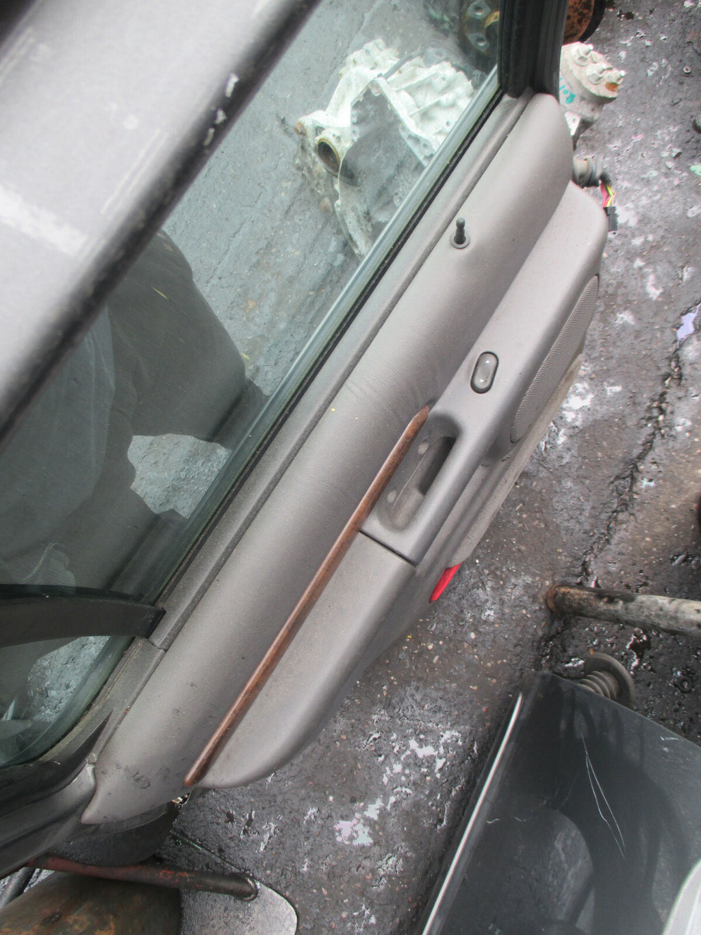 FORD EXPLORER 2000 NSR PASSENGER SIDE REAR COMPLETE DOOR PLATINUM METALLIC