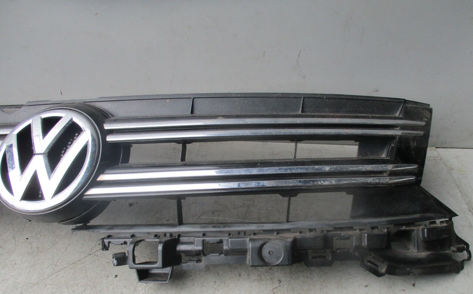 VOLKSWAGEN VW TIGUAN MK1 FRONT UPPER BUMPER RADIATOR GRILL 5N0853653