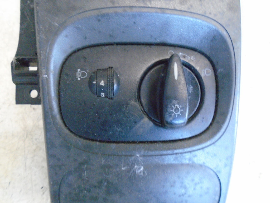 FORD TRANSIT 2003 HEAD LIGHT CONTROL AND AIR VENT SURROUND TRIM YC15V044B79